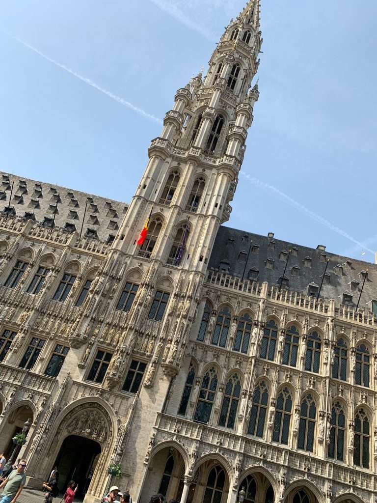 Image shows the façade of the Town Hall in the Grand Place in Brussels 