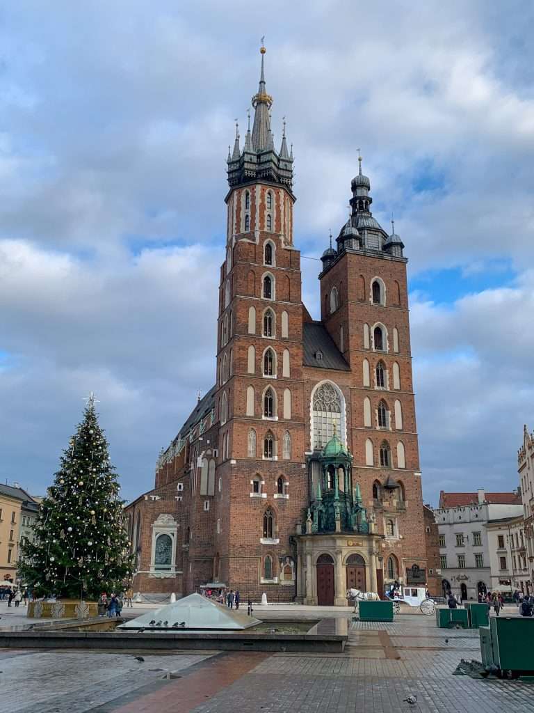 Image shows St Mary's Basilica, one of the best things to see in Krakow
