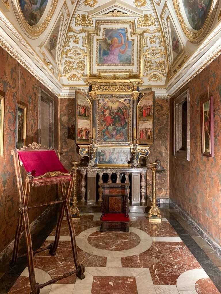 Image shows an interior view of Wawel Castle, one of the best things to see in Krakow