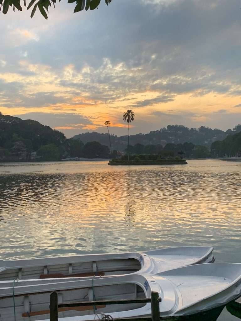 Image shows Kandy Lake, one of the best things to see in Sri Lanka