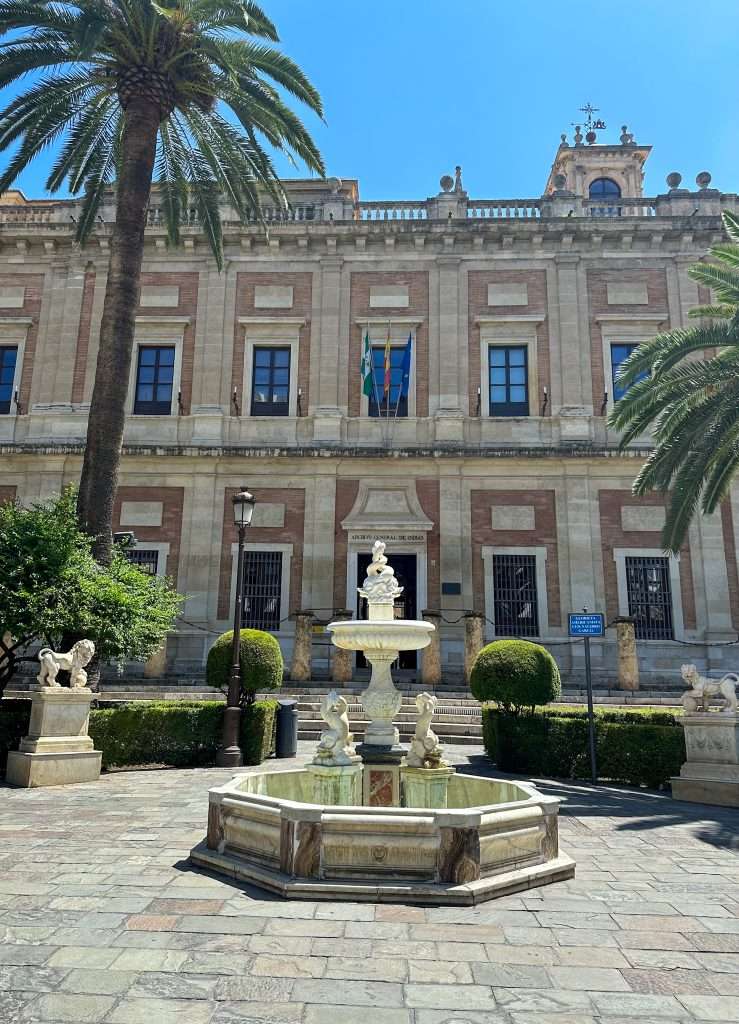 Photo showing the garden in front of the Archive of the Indies, Seville. Its free to visit and one of the best things to do in Seville.