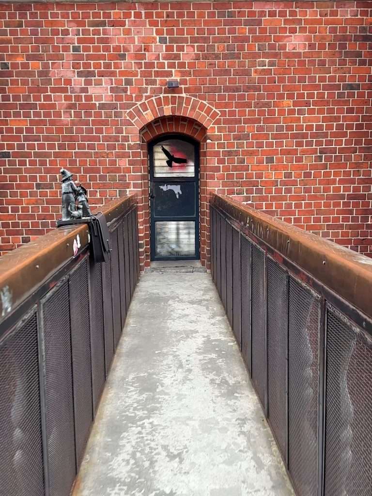 Image shows the Penitents Bridge at the Cathedral of St Mary Magdalene in Wroclaw