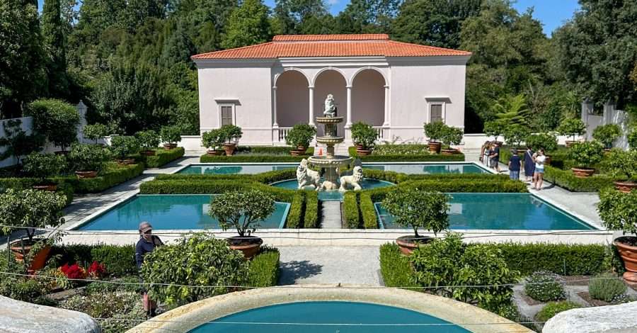 The Italian Renaissance Garden is one of 18 enclosed gardens at Hamilton Gardens. Classic Italian architecture, statues and pools of water feature in this garden.